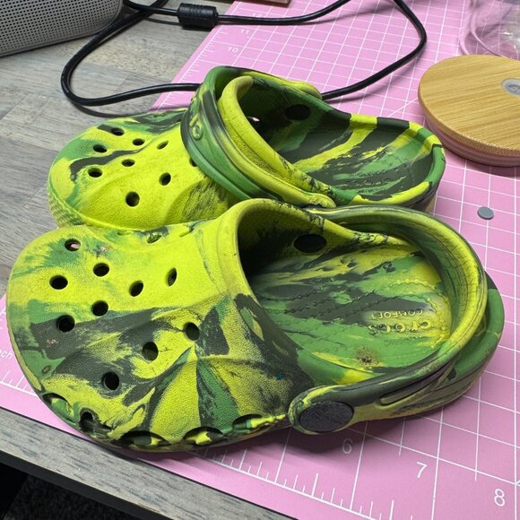 Crocs Kids Green Marble Tie Dye Clogs Size C 9 Boys Shoes - Picture 4 of 5